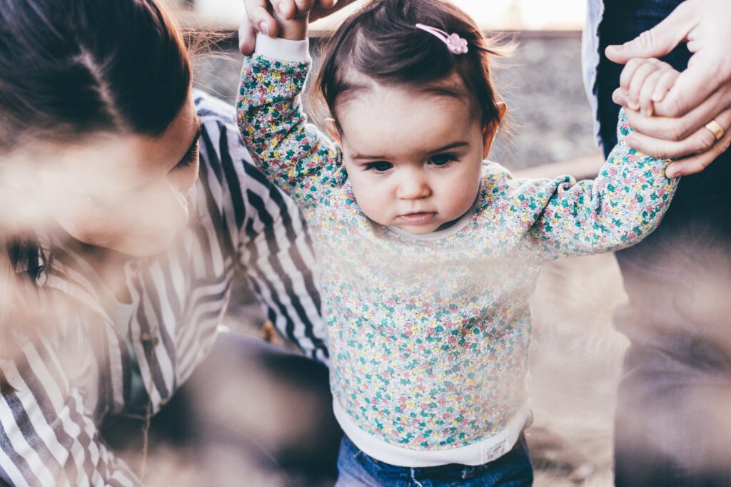 bébé qui marche